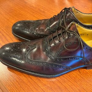 Magnanni wing tips size 9 with squared round toe.